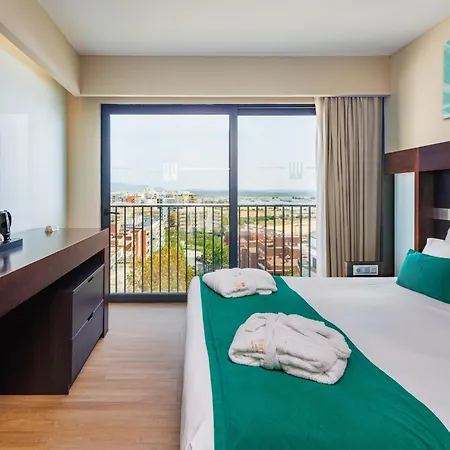 Jupiter Algarve - & 波尔蒂芒